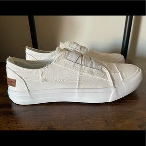 NWT Women’s Blowfish Sneakers